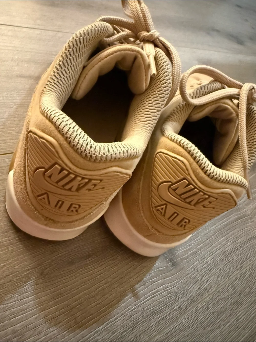 NIKE Air Max 90 Suede Special Edition (Women’s 7)